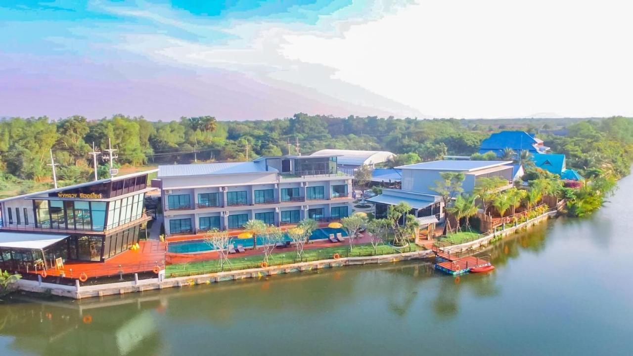 Phuengluang Riverside Hotel Чантабури Экстерьер фото